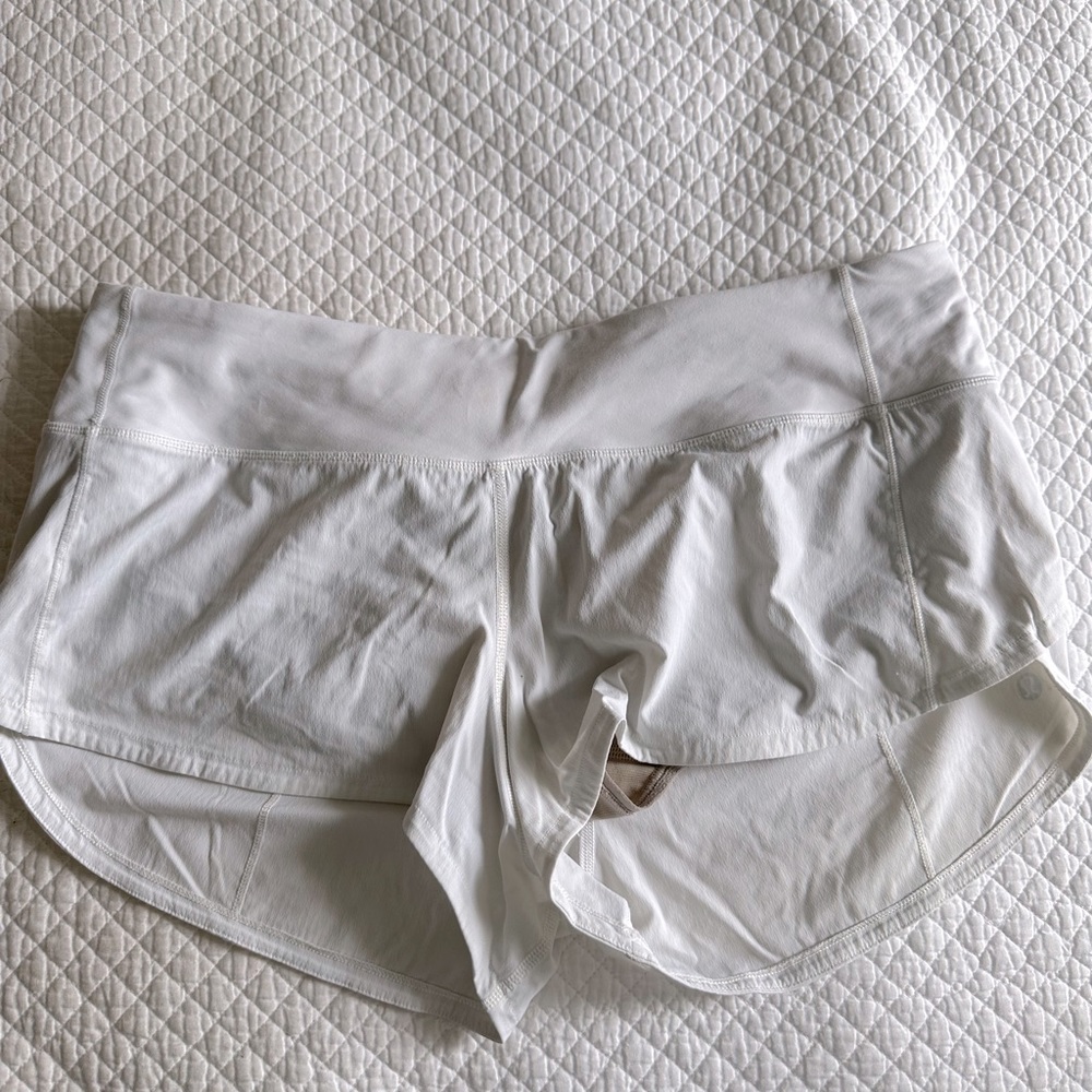 lululemon size 8, 2.5 white speed up shorts